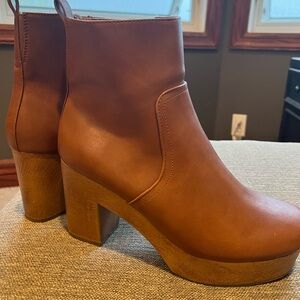 Universal Thread boots